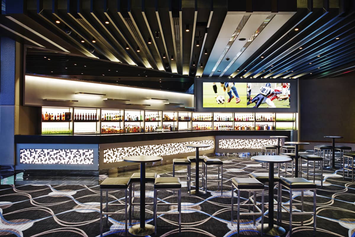 What is the dress code for crown casino perth